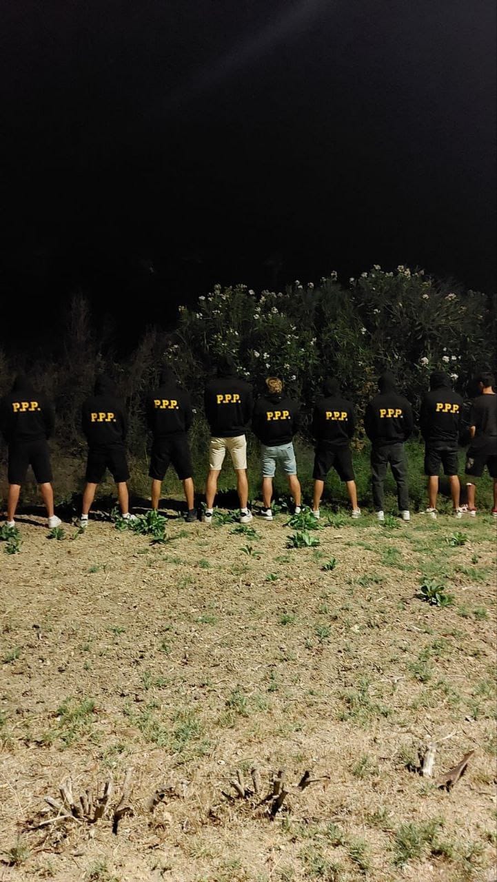 Il gruppo con le felpe PPP